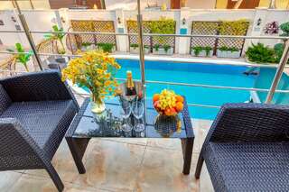 Гостиница Астель Вилла Геленджик Номер люкс с 2 балконами и видом на бассейн-3