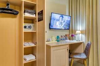 Гостиница Астель Вилла Геленджик Номер студия с 1 двуспальной кроватью и диваном-5