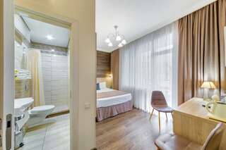 Гостиница Астель Вилла Геленджик Номер стандарт с 1 двуспальной кроватью и балконом-8