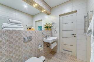 Гостиница Астель Вилла Геленджик Номер полулюкс с 1 двуспальной кроватью и террасой-7