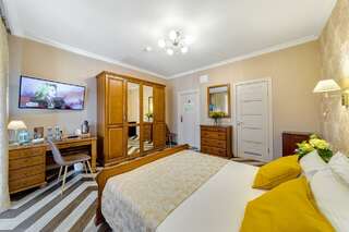 Гостиница Астель Вилла Геленджик Номер полулюкс с 1 двуспальной кроватью и террасой-15