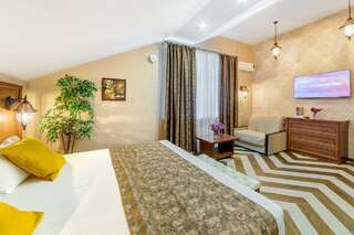 Гостиница Астель Вилла Геленджик Номер люкс с 2 балконами и видом на бассейн-19