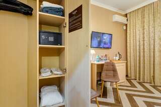 Гостиница Астель Вилла Геленджик Номер полулюкс с 3 односпальными кроватями-10