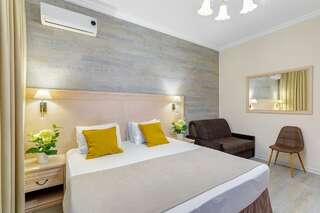 Гостиница Астель Вилла Геленджик Номер студия с 1 двуспальной кроватью и диваном-6