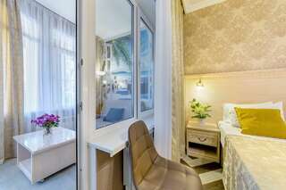 Гостиница Астель Вилла Геленджик Номер полулюкс с 3 односпальными кроватями-8