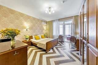 Гостиница Астель Вилла Геленджик Номер полулюкс с 1 двуспальной кроватью и террасой-1