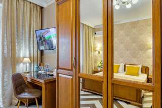 Гостиница Астель Вилла Геленджик Номер полулюкс с 1 двуспальной кроватью и террасой-11