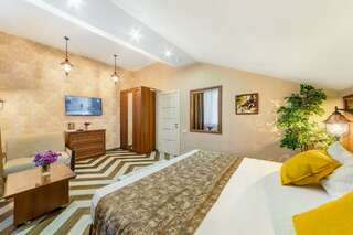 Гостиница Астель Вилла Геленджик Номер люкс с 2 балконами и видом на бассейн-20