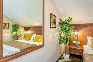 Гостиница Астель Вилла Геленджик Номер люкс с 2 балконами и видом на бассейн-17